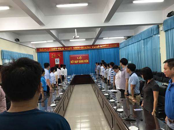 Chi bộ khoa Điện tổ chức Lễ kết nạp đảng viên và sinh hoạt định kỳ tháng 7 năm 2019