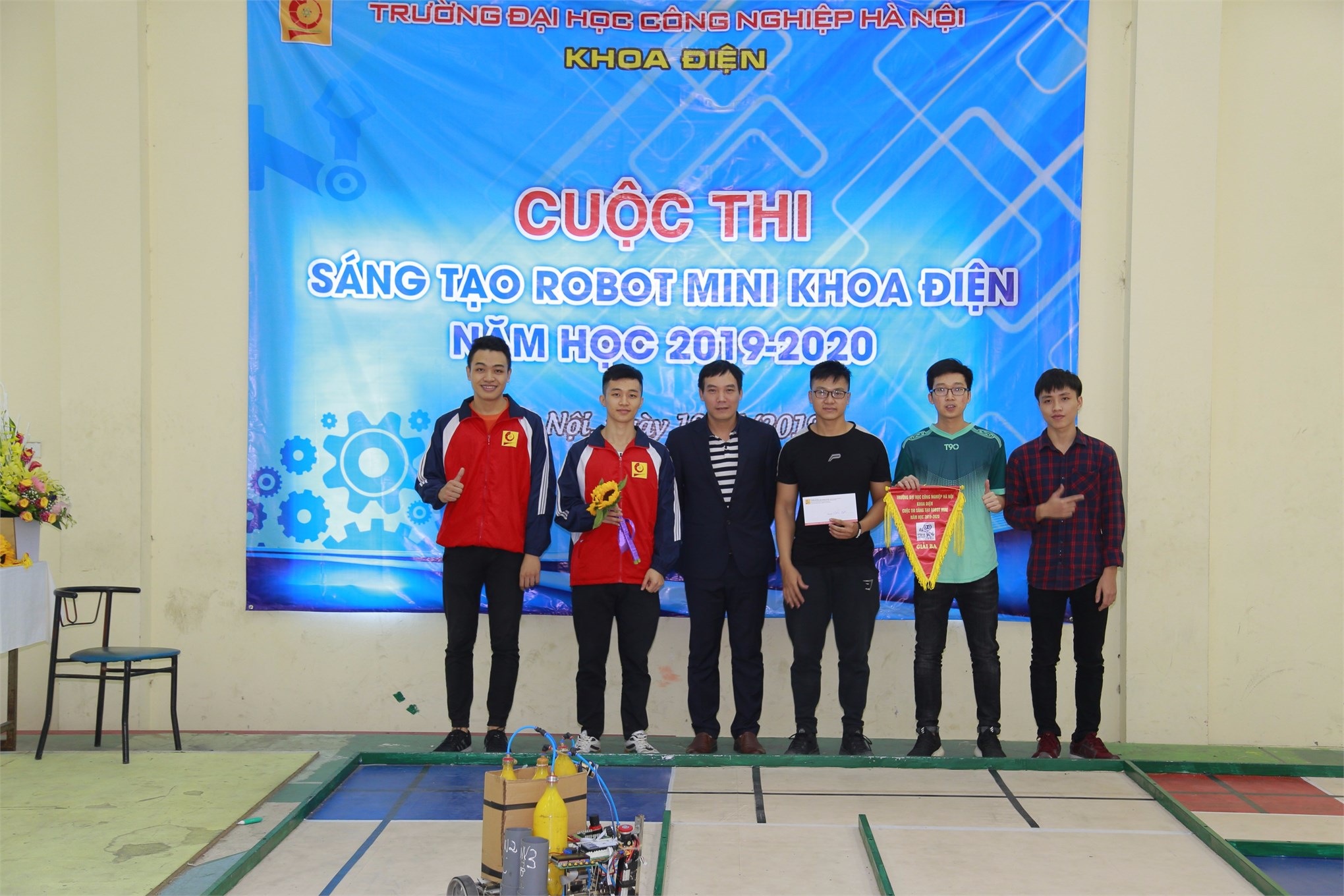 Chung kết cuộc thi sáng tạo Robot mini Khoa Điện 2019-2020