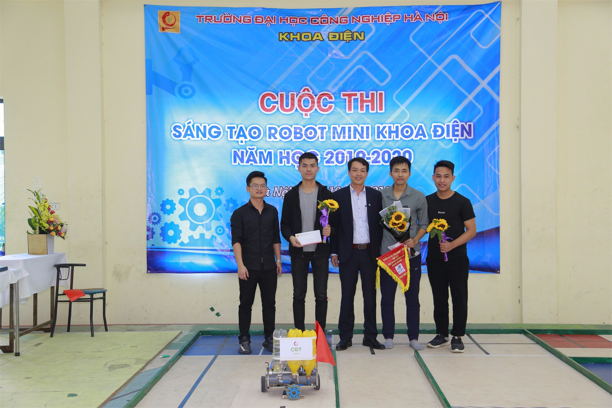 Chung kết cuộc thi sáng tạo Robot mini Khoa Điện 2019-2020