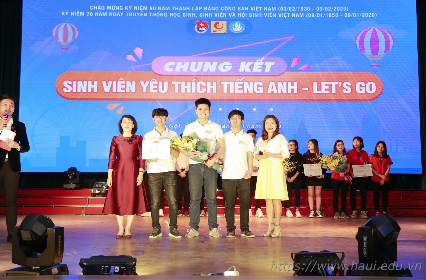 Đội sinh viên khoa Điện giành giải Nhất cuộc thi “Sinh viên yêu thích tiếng Anh Let's Go” 2019