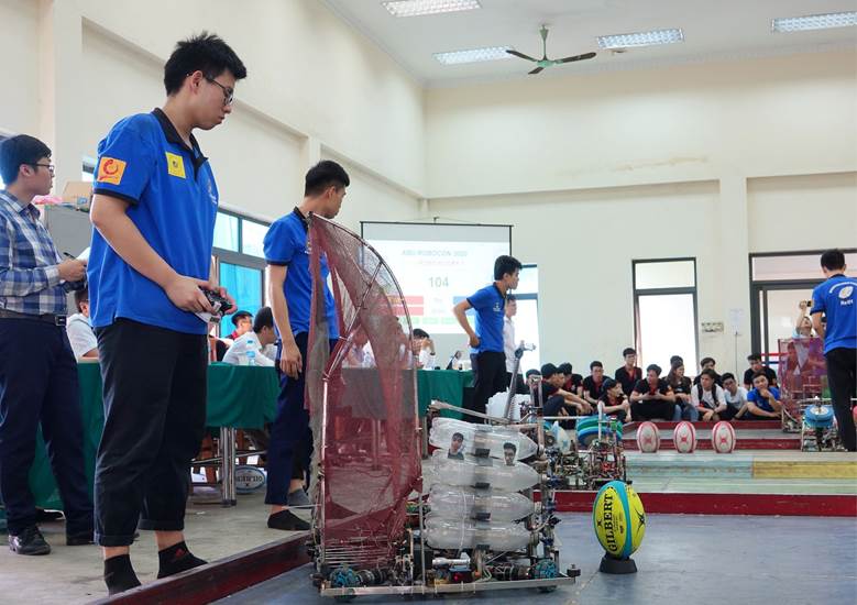 Khoa Điện đạt giải Nhì và Ba tại cuộc thi Robocon cấp trường năm 2020