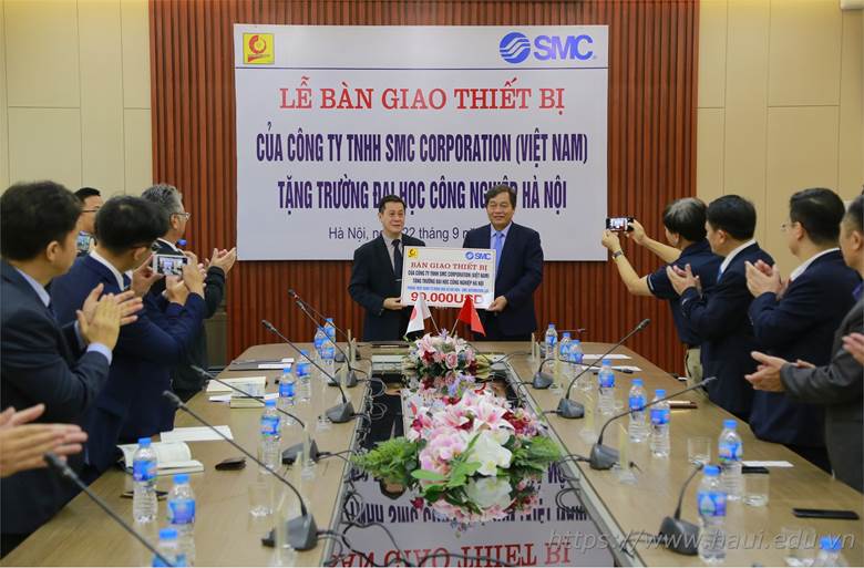 Lễ bàn giao thiết bị phòng Thực hành tự động hóa và khí nén (SMC Automation Lab) do Công ty SMC Corporation Việt Nam tài trợ