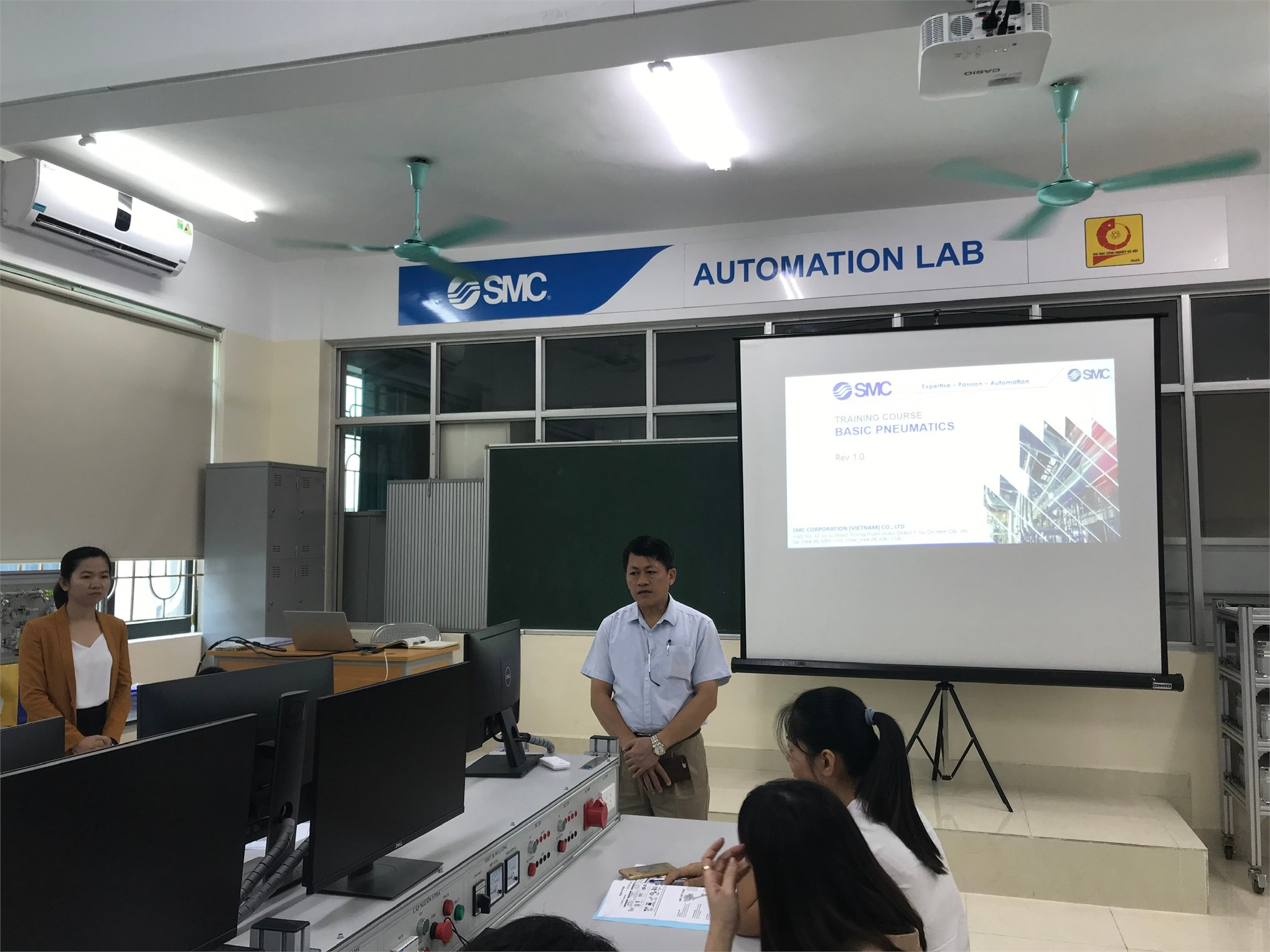Khóa tập huấn đào tạo chuyển giao kỹ thuật phòng thực hành tự động hóa và khí nén do Công ty SMC Corporation Việt Nam tài trợ