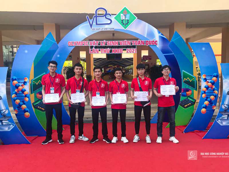 6 students of the Faculty of Electrical Engineering, HaUI won the First prize at National Physics Olympiad 2021